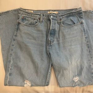 Levi’s Wedgie Classic Blue Distressed Womens Jeans - Size 30
